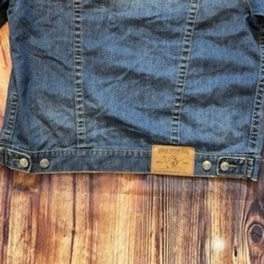 True Religion size large